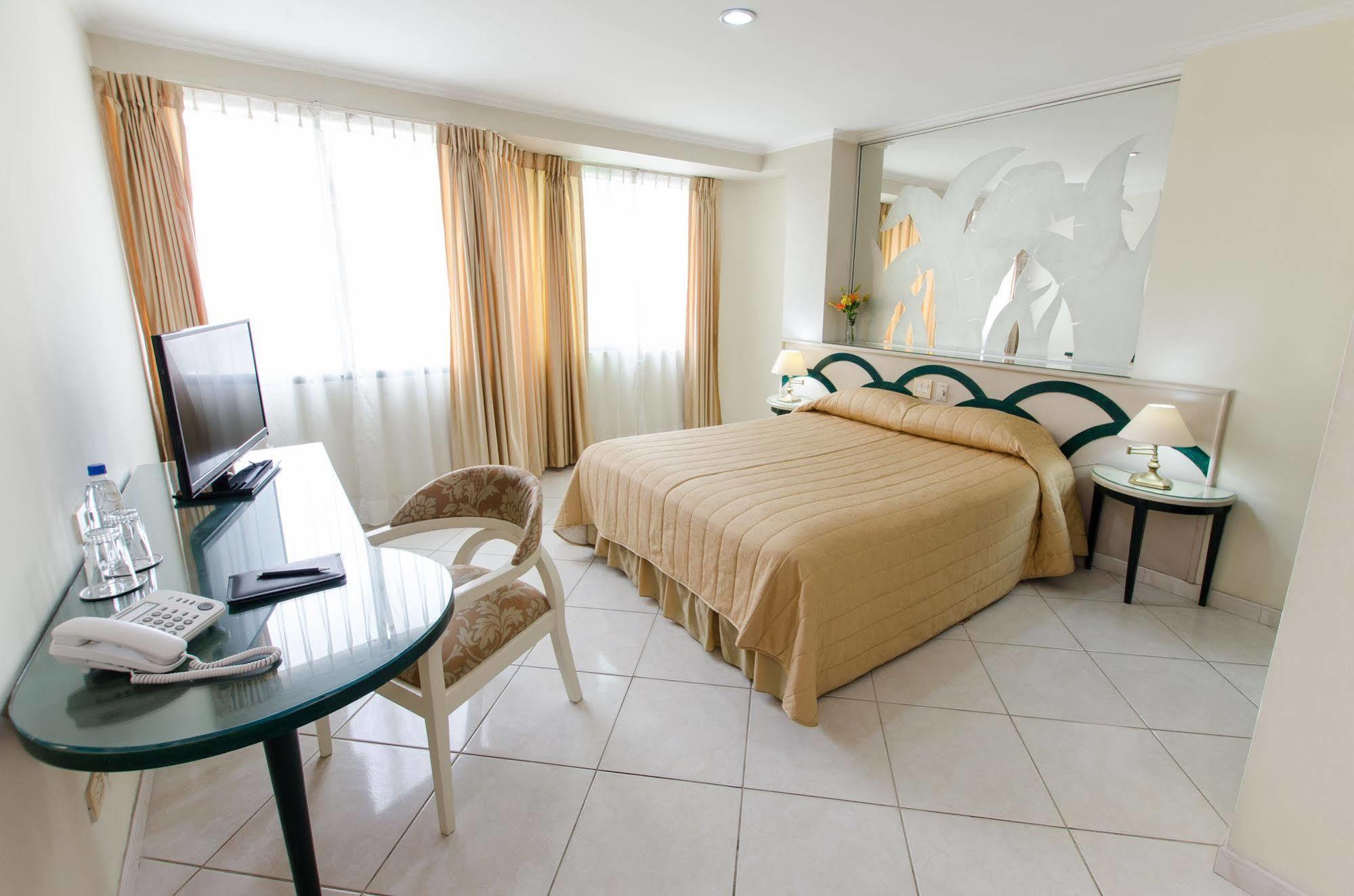 Apart Hotel Kennedy Guayaquil Esterno foto